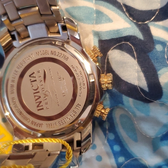 invicta 22768 watch with a yellow 1 slot dive case - Picture 4 of 9